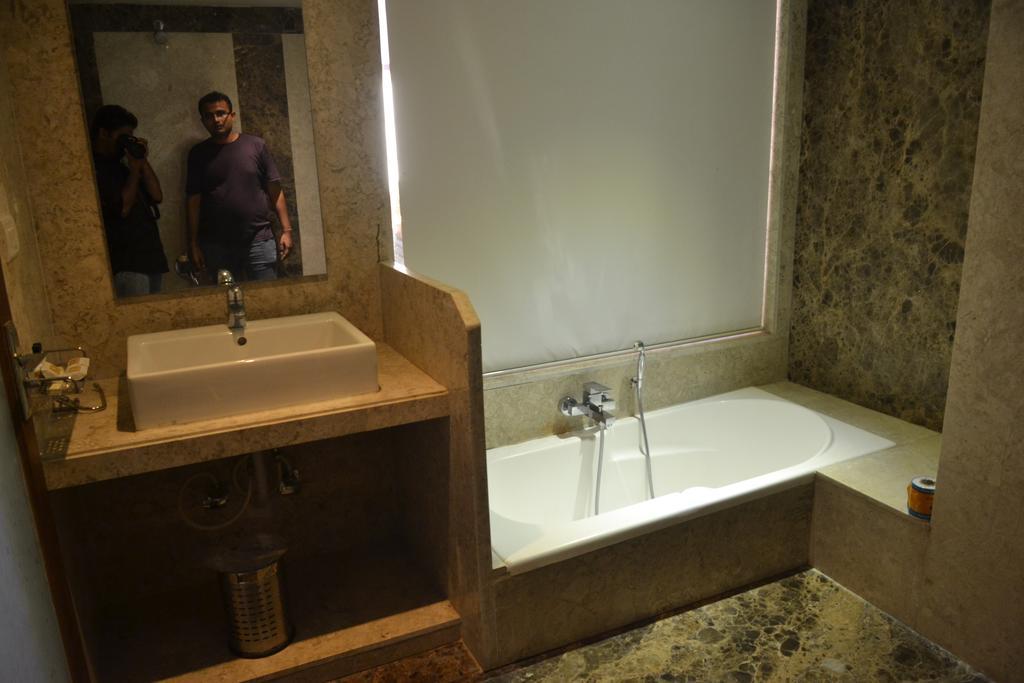 Sea Rock Inn Daman Ngoại thất bức ảnh